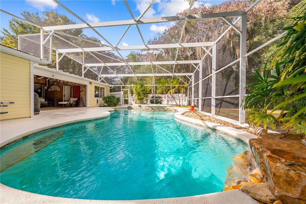 En Venta: $749,900 (4 camas, 3 baños, 2556 Pies cuadrados)