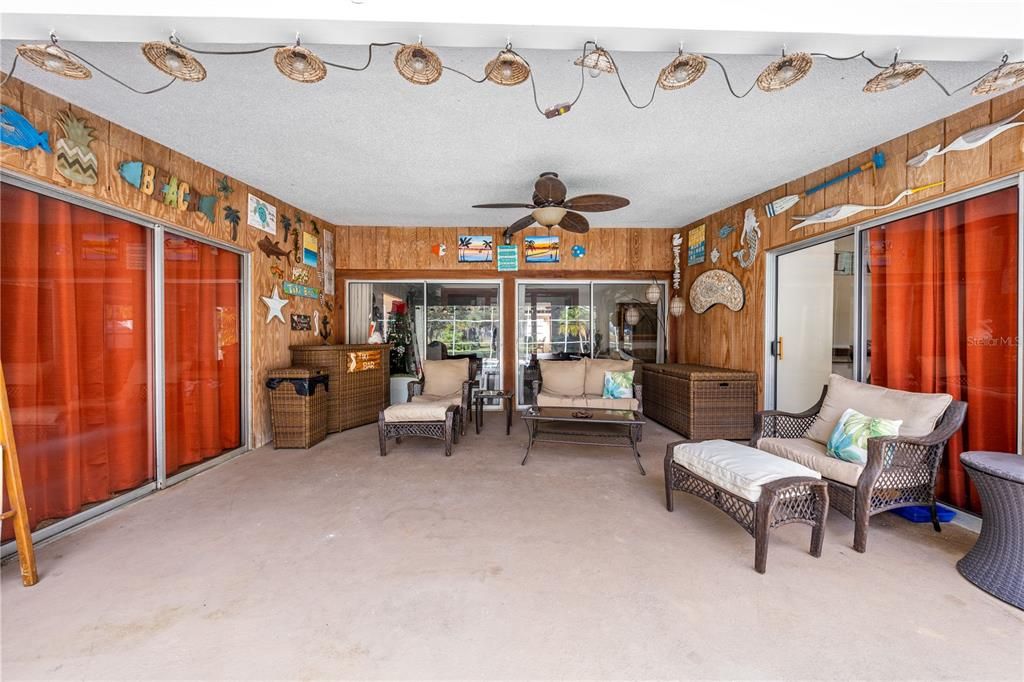 En Venta: $749,900 (4 camas, 3 baños, 2556 Pies cuadrados)