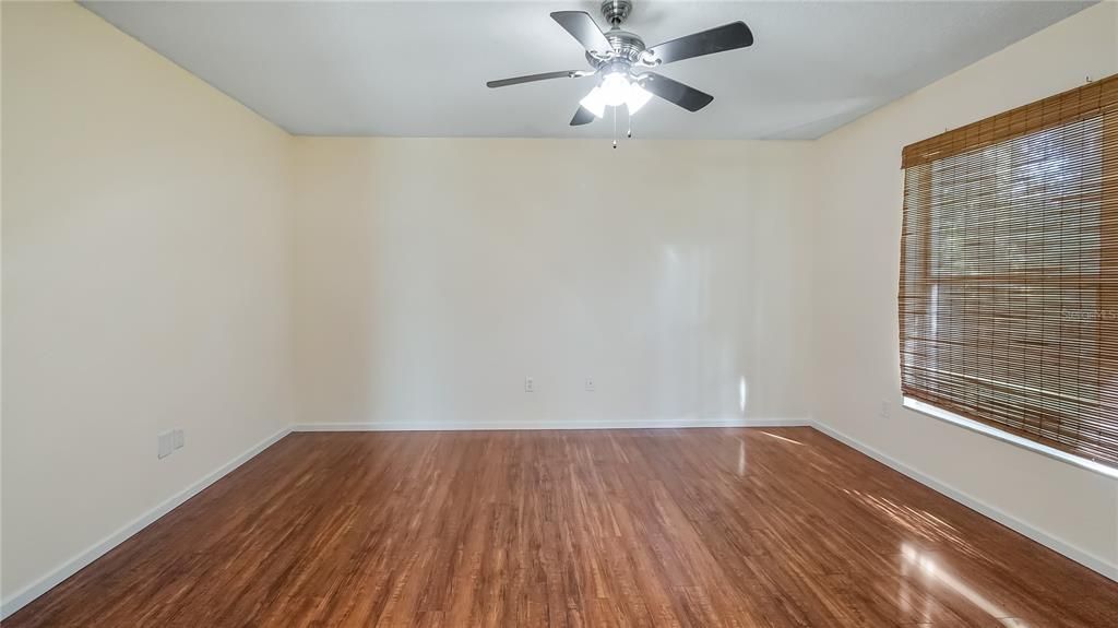 На продажу: $349,900 (3 спален, 2 ванн, 1569 Квадратных фут)