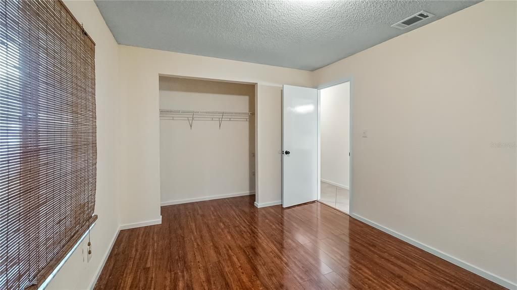 На продажу: $349,900 (3 спален, 2 ванн, 1569 Квадратных фут)