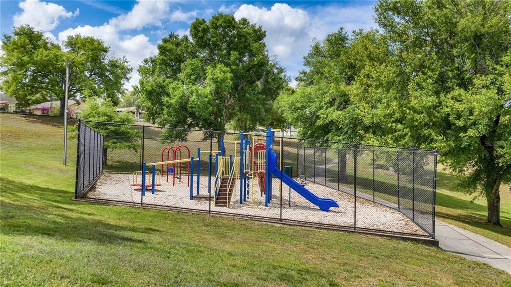 На продажу: $349,900 (3 спален, 2 ванн, 1569 Квадратных фут)