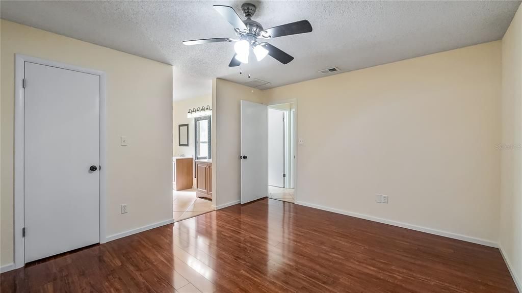 На продажу: $349,900 (3 спален, 2 ванн, 1569 Квадратных фут)