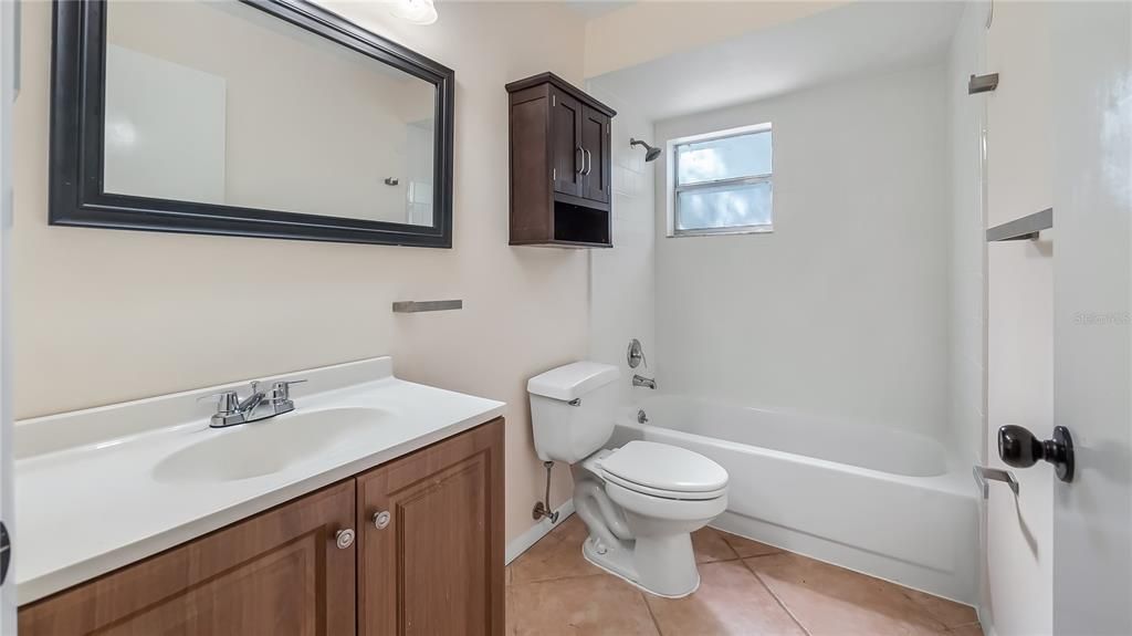 На продажу: $349,900 (3 спален, 2 ванн, 1569 Квадратных фут)