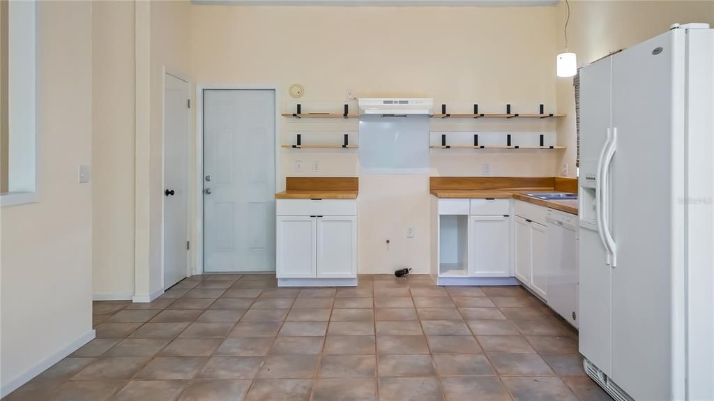 На продажу: $349,900 (3 спален, 2 ванн, 1569 Квадратных фут)