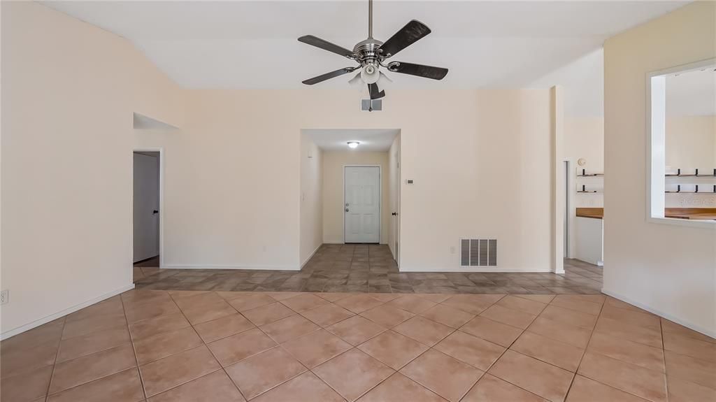 На продажу: $349,900 (3 спален, 2 ванн, 1569 Квадратных фут)