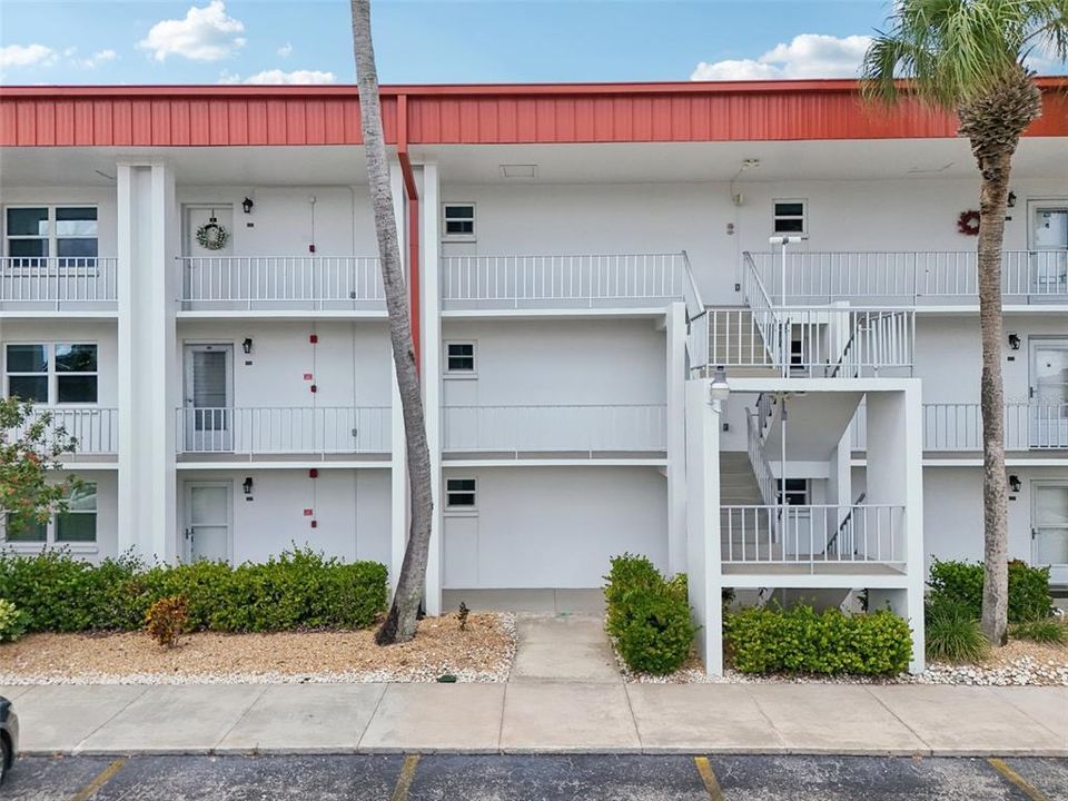 For Sale: $259,900 (2 beds, 2 baths, 1384 Square Feet)