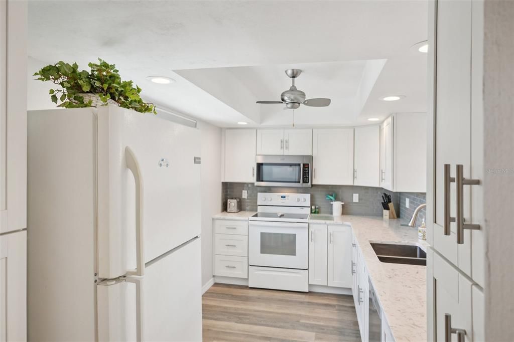 For Sale: $259,900 (2 beds, 2 baths, 1384 Square Feet)