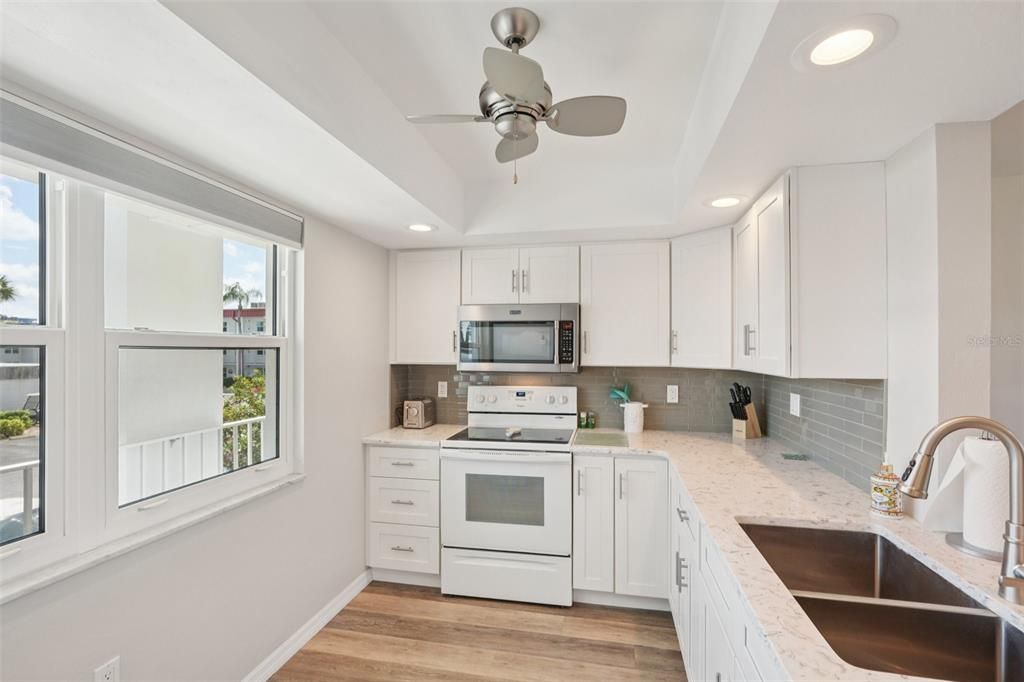 For Sale: $259,900 (2 beds, 2 baths, 1384 Square Feet)