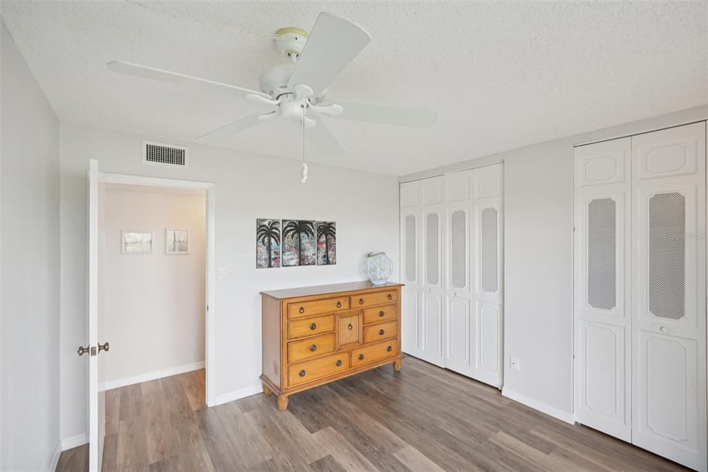For Sale: $259,900 (2 beds, 2 baths, 1384 Square Feet)