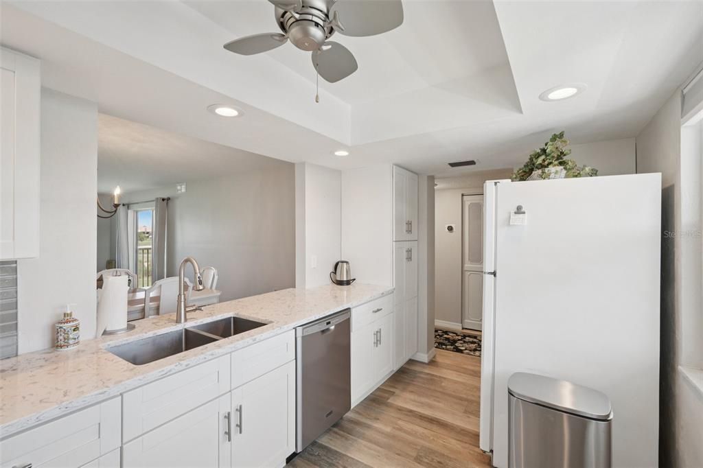 For Sale: $259,900 (2 beds, 2 baths, 1384 Square Feet)