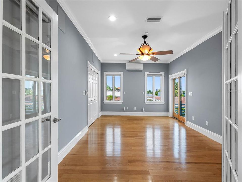 合同活跃: $3,550,000 (5 贝兹, 4 浴室, 4820 平方英尺)