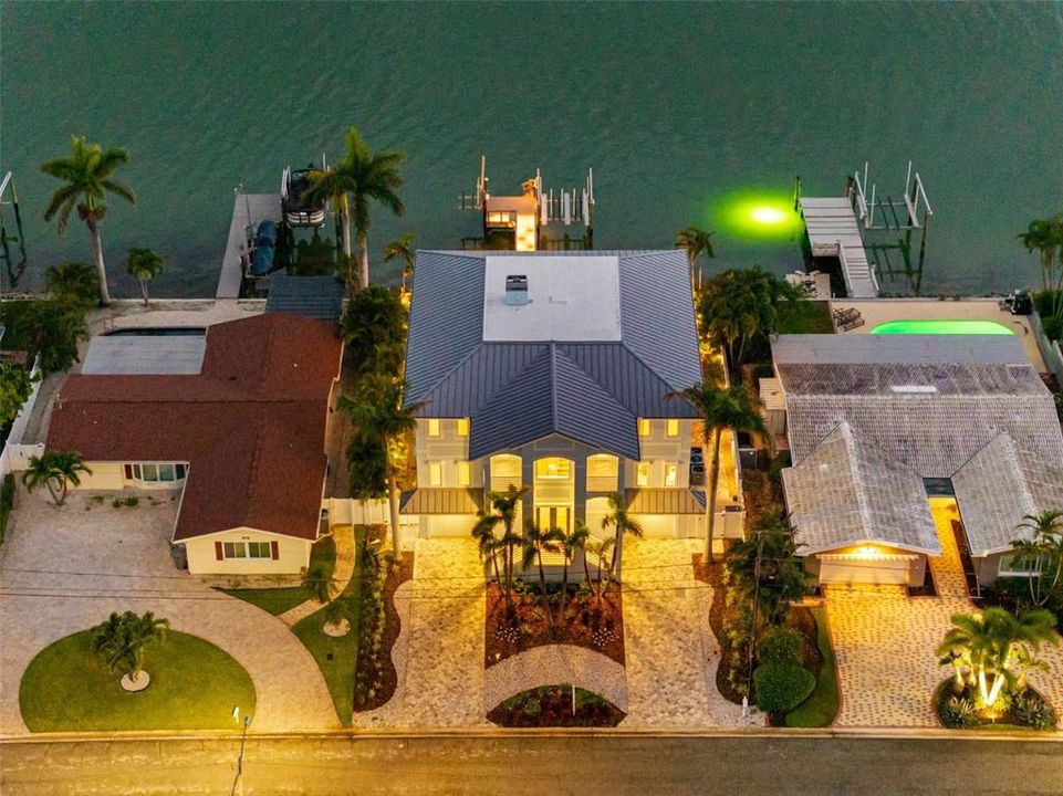 合同活跃: $3,550,000 (5 贝兹, 4 浴室, 4820 平方英尺)