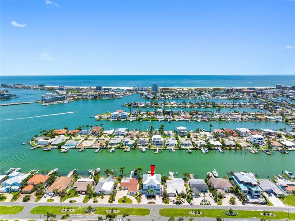 合同活跃: $3,550,000 (5 贝兹, 4 浴室, 4820 平方英尺)