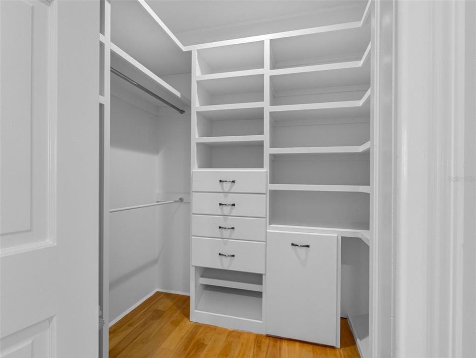 合同活跃: $3,550,000 (5 贝兹, 4 浴室, 4820 平方英尺)