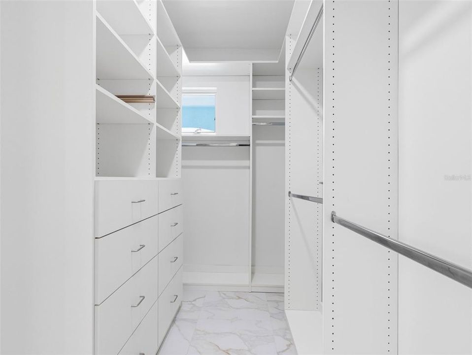 合同活跃: $3,550,000 (5 贝兹, 4 浴室, 4820 平方英尺)