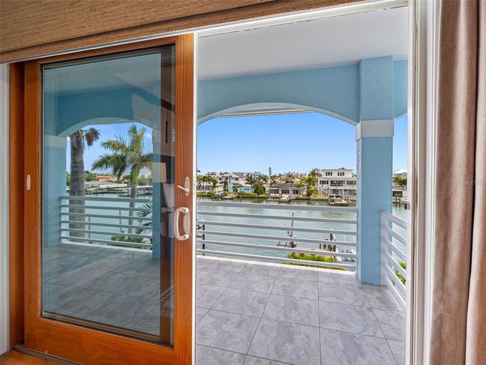 合同活跃: $3,550,000 (5 贝兹, 4 浴室, 4820 平方英尺)