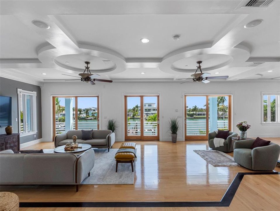 合同活跃: $3,550,000 (5 贝兹, 4 浴室, 4820 平方英尺)