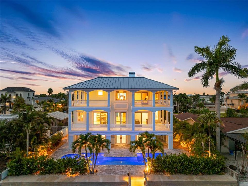 合同活跃: $3,550,000 (5 贝兹, 4 浴室, 4820 平方英尺)