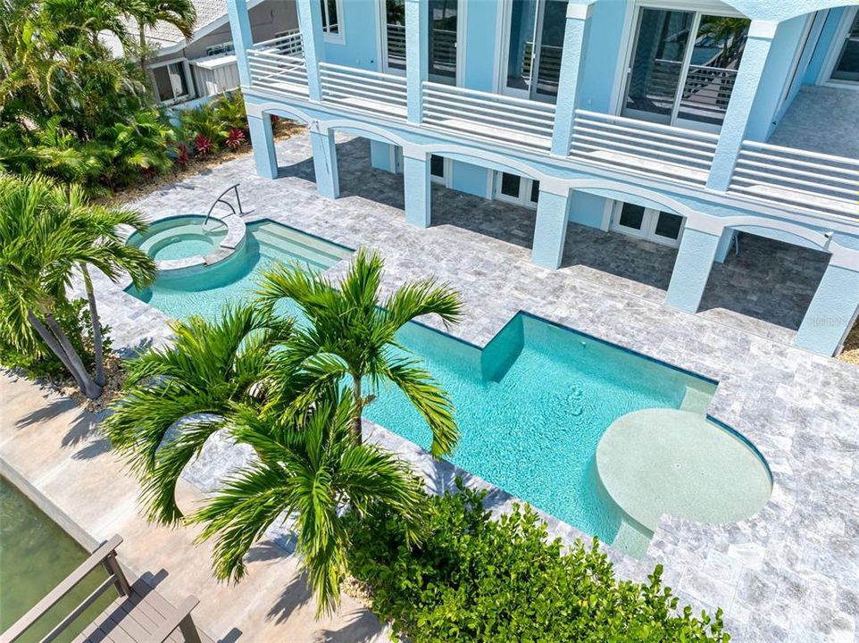 合同活跃: $3,550,000 (5 贝兹, 4 浴室, 4820 平方英尺)