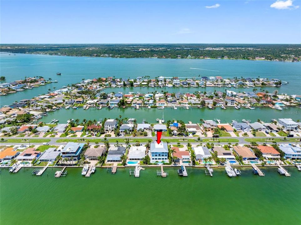 合同活跃: $3,550,000 (5 贝兹, 4 浴室, 4820 平方英尺)