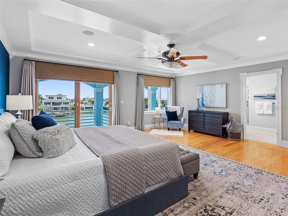 合同活跃: $3,550,000 (5 贝兹, 4 浴室, 4820 平方英尺)