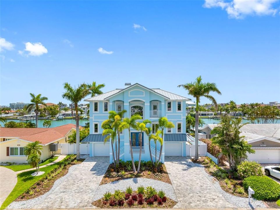 合同活跃: $3,550,000 (5 贝兹, 4 浴室, 4820 平方英尺)