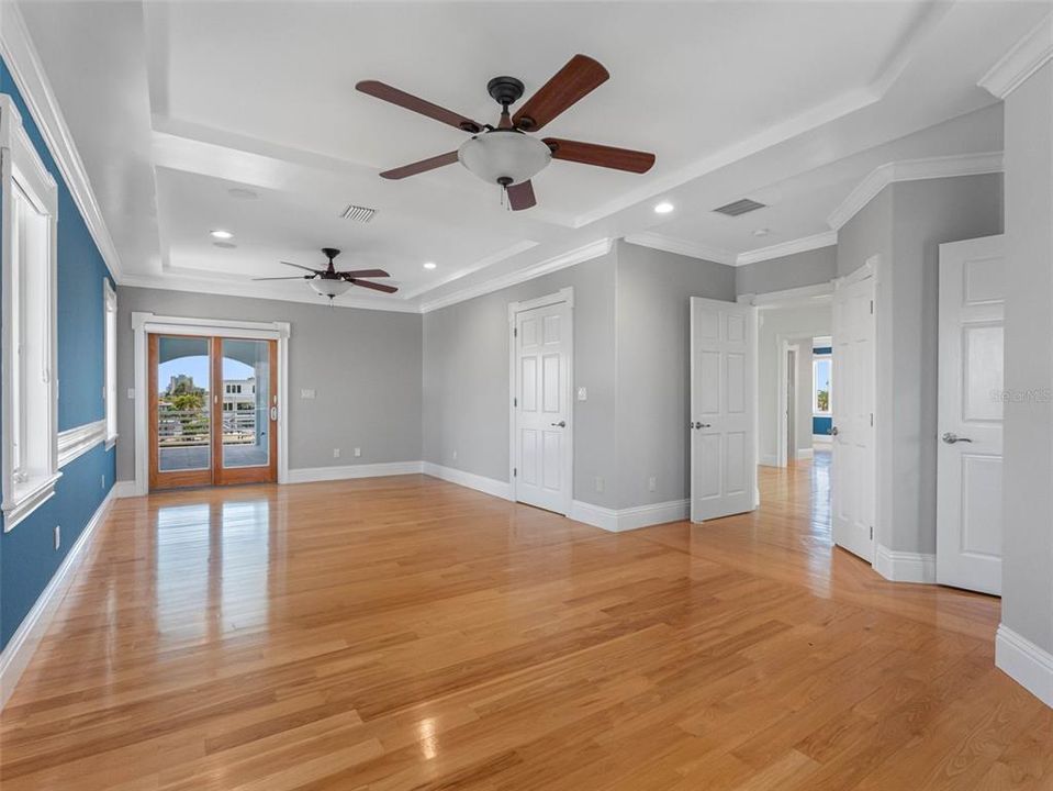 合同活跃: $3,550,000 (5 贝兹, 4 浴室, 4820 平方英尺)