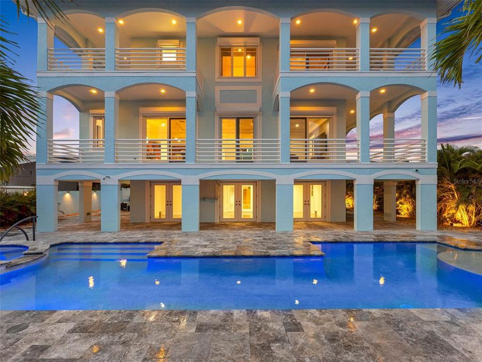 合同活跃: $3,550,000 (5 贝兹, 4 浴室, 4820 平方英尺)