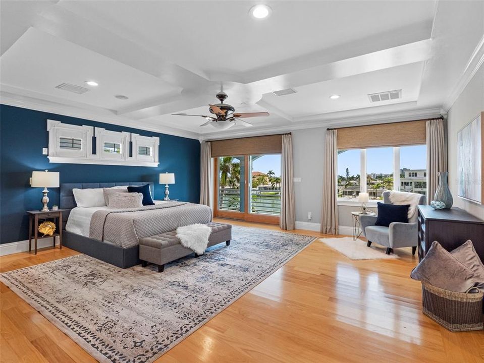 合同活跃: $3,550,000 (5 贝兹, 4 浴室, 4820 平方英尺)