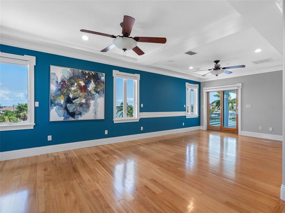 合同活跃: $3,550,000 (5 贝兹, 4 浴室, 4820 平方英尺)