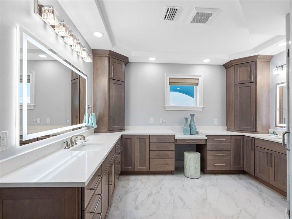 合同活跃: $3,550,000 (5 贝兹, 4 浴室, 4820 平方英尺)