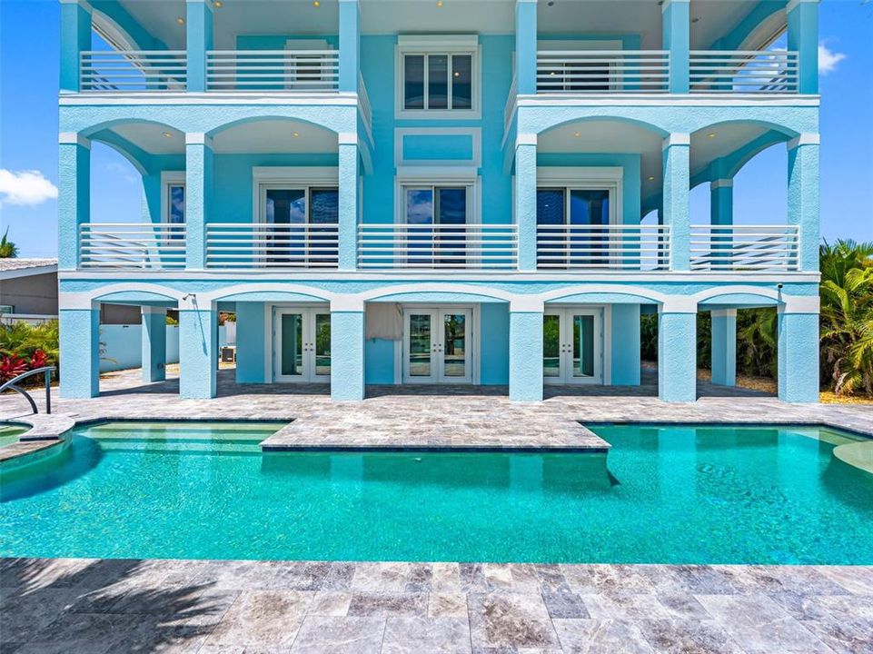 合同活跃: $3,550,000 (5 贝兹, 4 浴室, 4820 平方英尺)