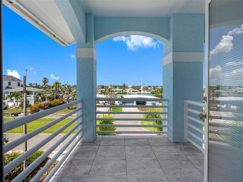 合同活跃: $3,550,000 (5 贝兹, 4 浴室, 4820 平方英尺)