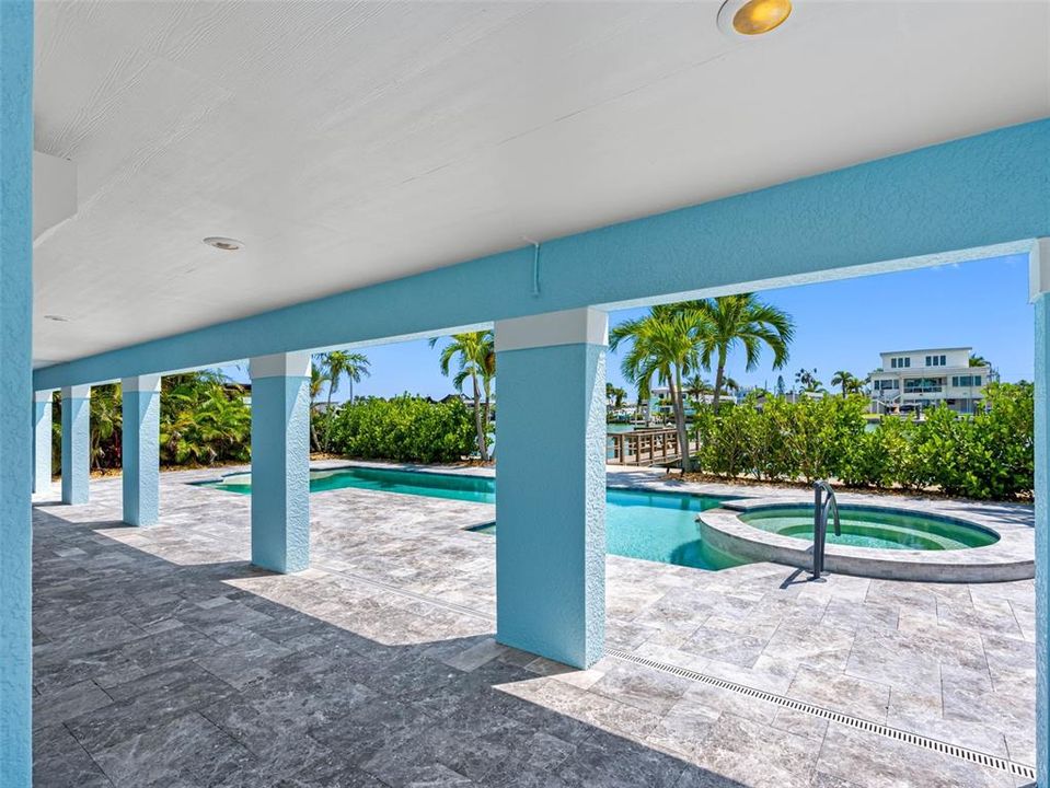 合同活跃: $3,550,000 (5 贝兹, 4 浴室, 4820 平方英尺)