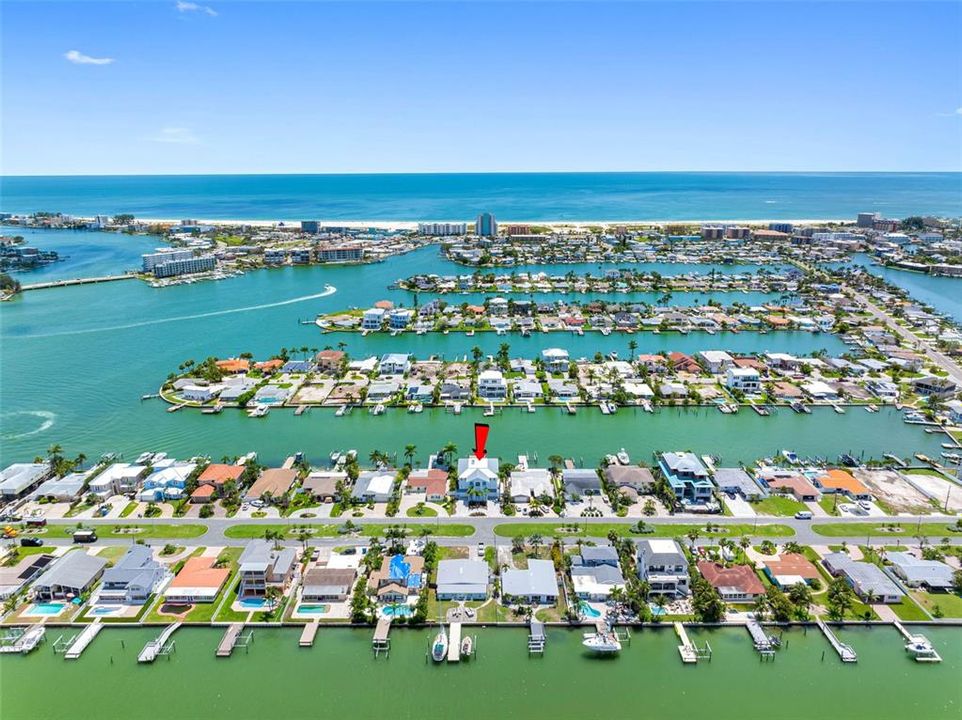 合同活跃: $3,550,000 (5 贝兹, 4 浴室, 4820 平方英尺)