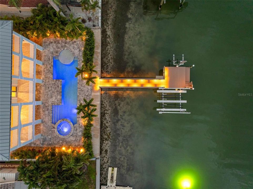 合同活跃: $3,550,000 (5 贝兹, 4 浴室, 4820 平方英尺)