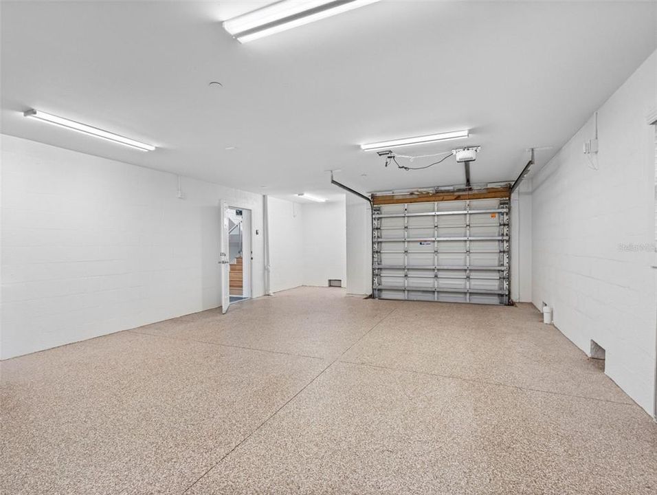 合同活跃: $3,550,000 (5 贝兹, 4 浴室, 4820 平方英尺)