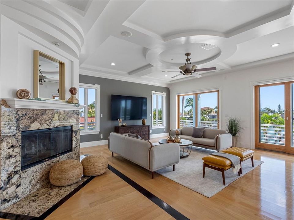 合同活跃: $3,550,000 (5 贝兹, 4 浴室, 4820 平方英尺)