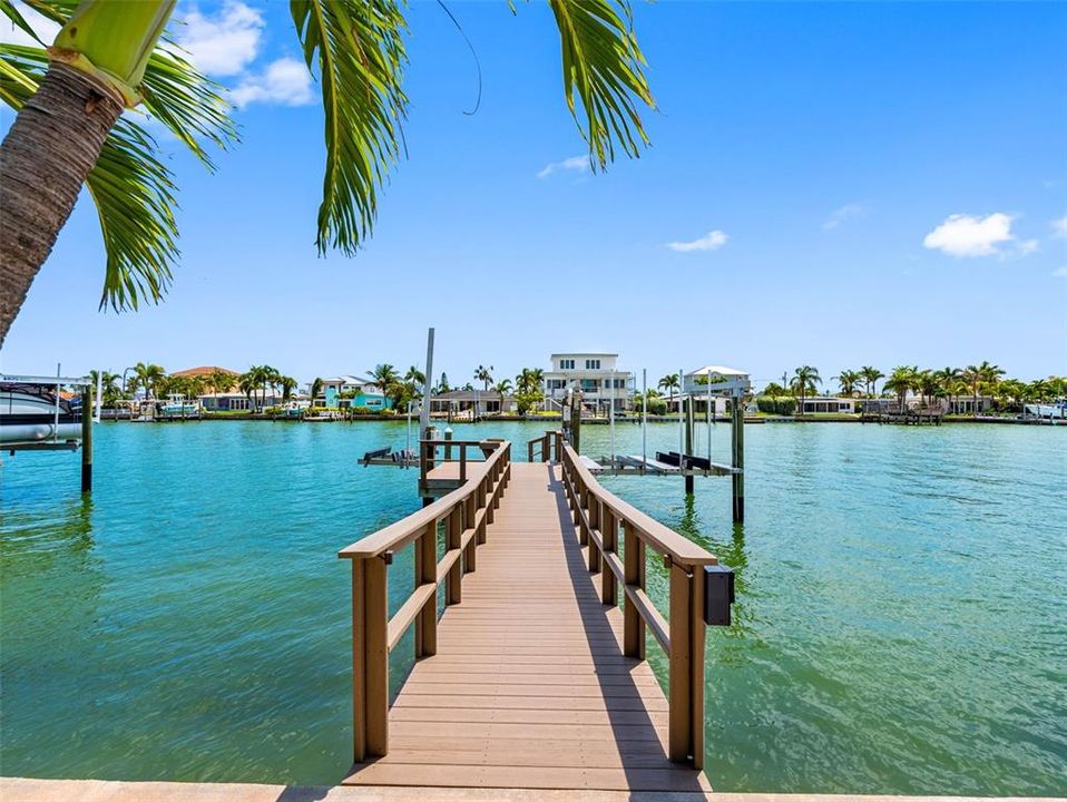 合同活跃: $3,550,000 (5 贝兹, 4 浴室, 4820 平方英尺)