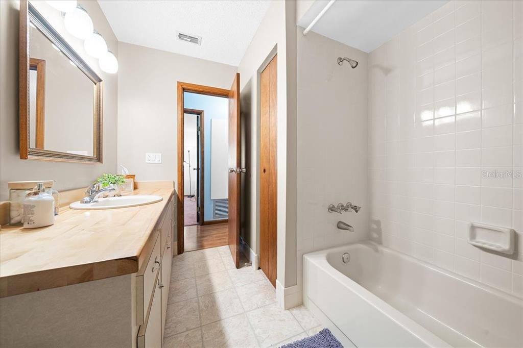 Active With Contract: $168,000 (2 beds, 2 baths, 1144 Square Feet)