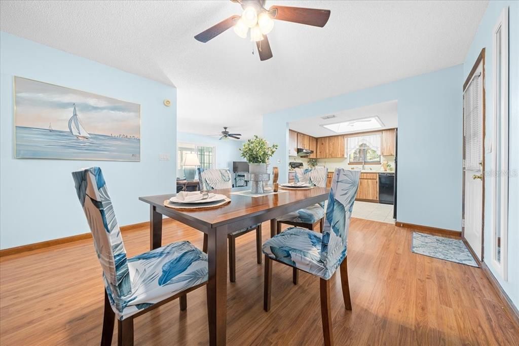 Active With Contract: $168,000 (2 beds, 2 baths, 1144 Square Feet)