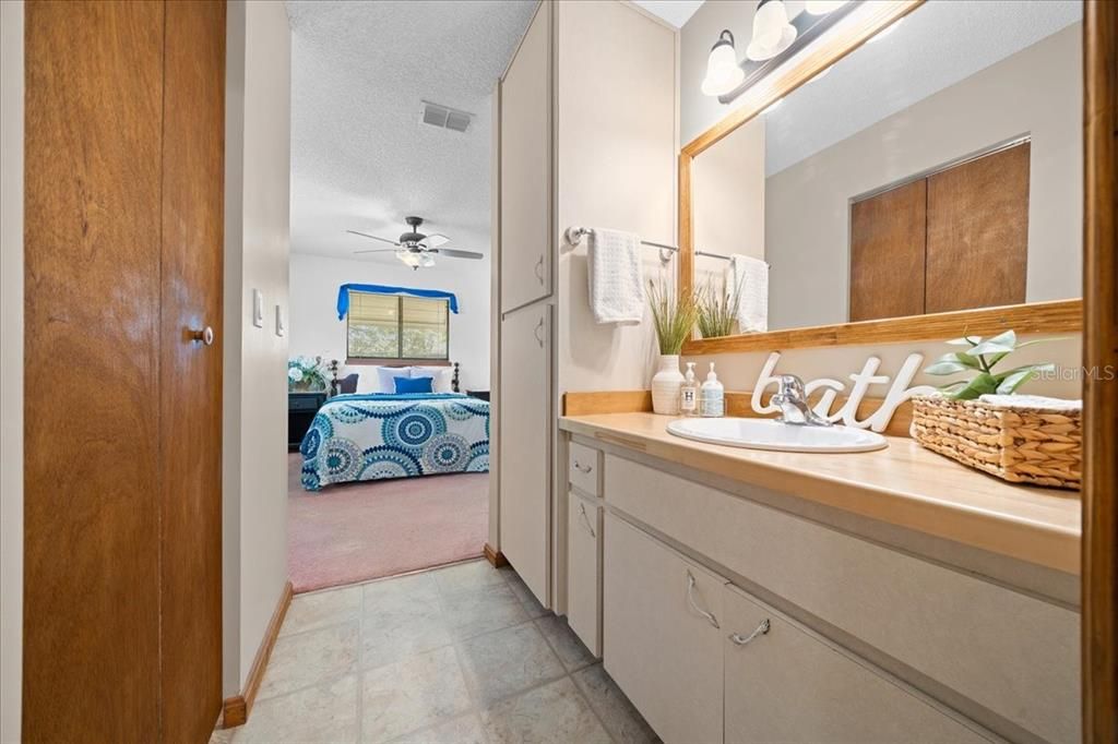 Active With Contract: $168,000 (2 beds, 2 baths, 1144 Square Feet)