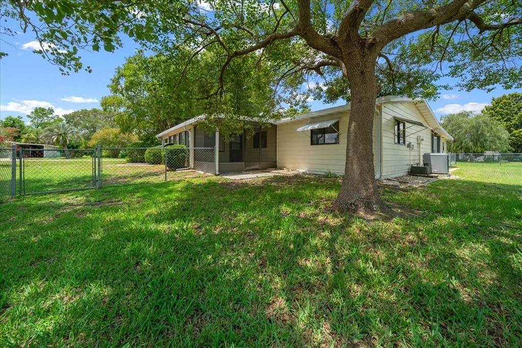 Active With Contract: $168,000 (2 beds, 2 baths, 1144 Square Feet)