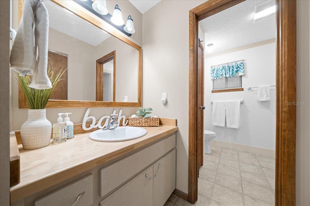 Active With Contract: $168,000 (2 beds, 2 baths, 1144 Square Feet)