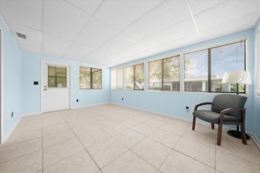 Active With Contract: $168,000 (2 beds, 2 baths, 1144 Square Feet)