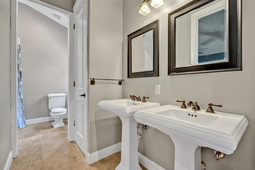 待售: $845,000 (5 贝兹, 4 浴室, 3543 平方英尺)