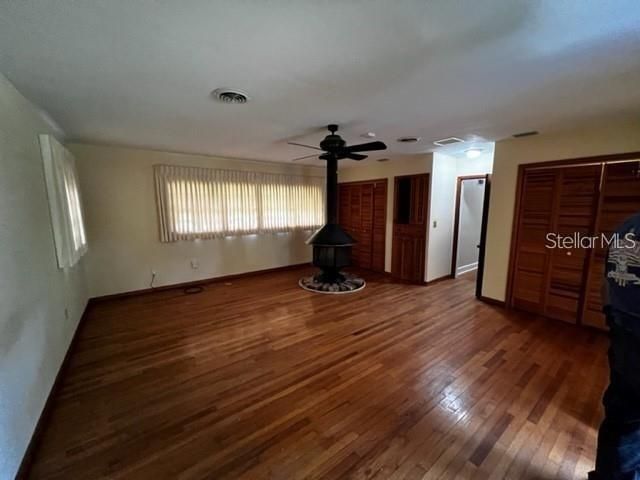For Rent: $1,700 (3 beds, 2 baths, 2578 Square Feet)