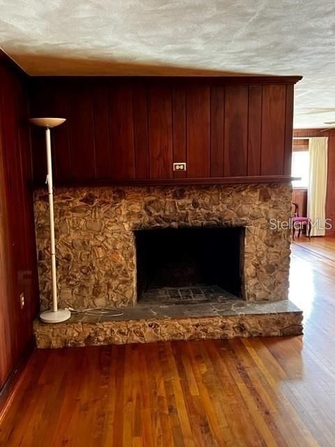 For Rent: $1,700 (3 beds, 2 baths, 2578 Square Feet)