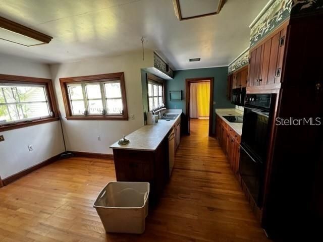 For Rent: $1,700 (3 beds, 2 baths, 2578 Square Feet)