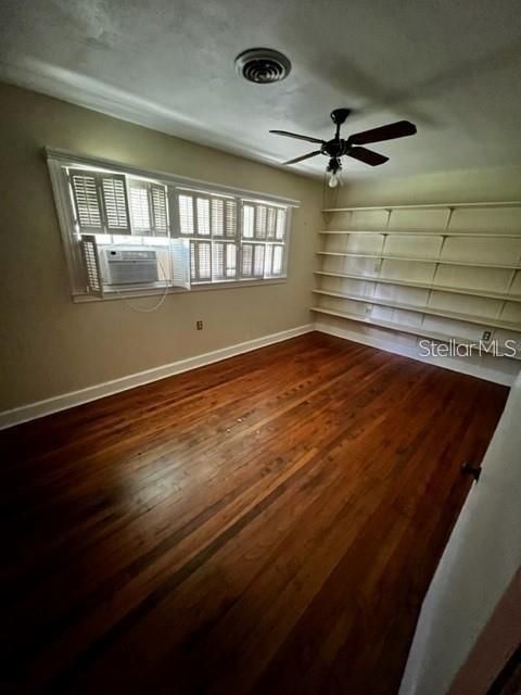 For Rent: $1,700 (3 beds, 2 baths, 2578 Square Feet)